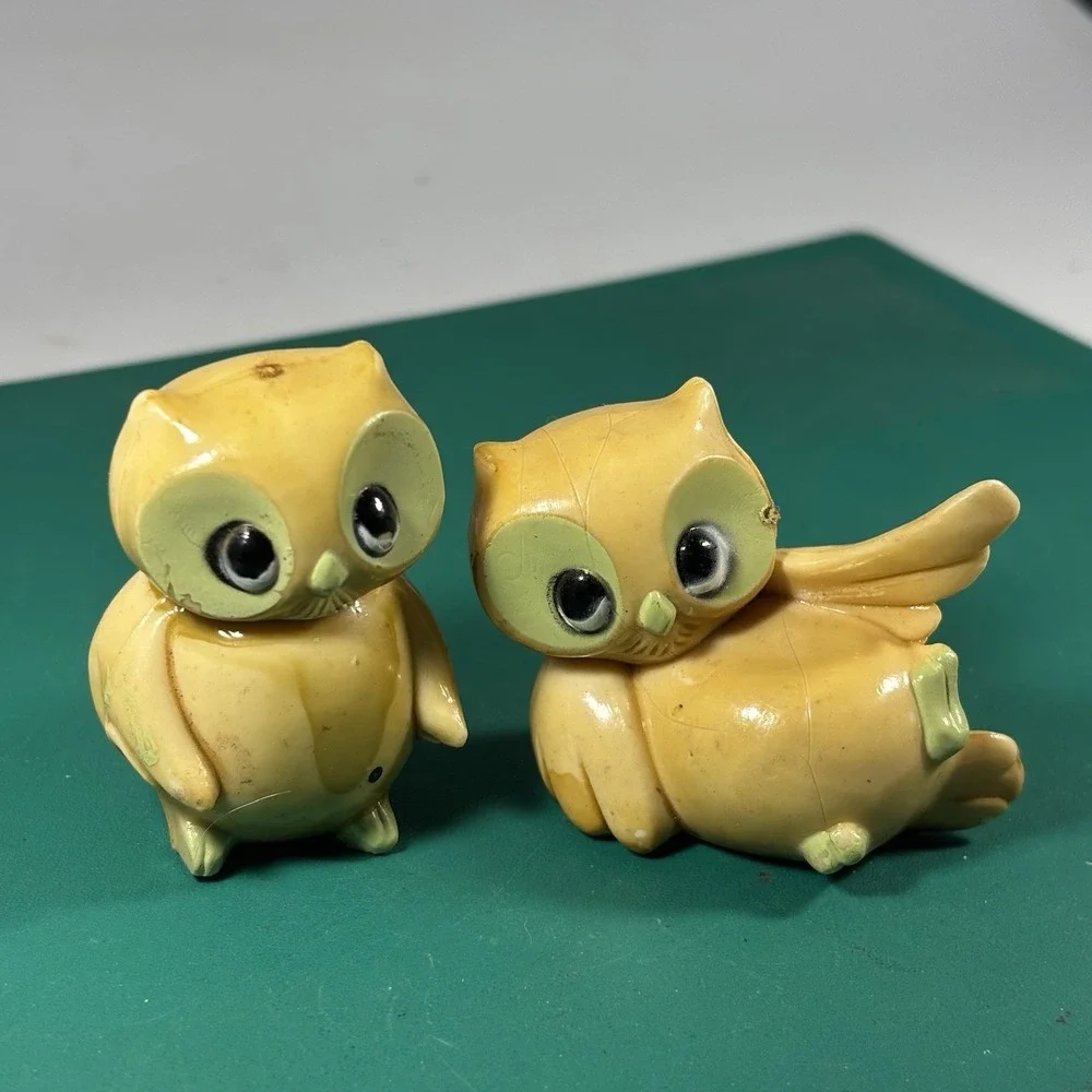 Vintage 70s Miniature Celluloid Hard Plastic Owl Figures 2 Hong Kong Yellow